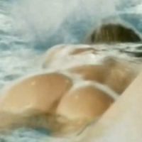 Alessia Marcuzzi nuota nuda ? Sembrerebbe così a Così fan tutte
